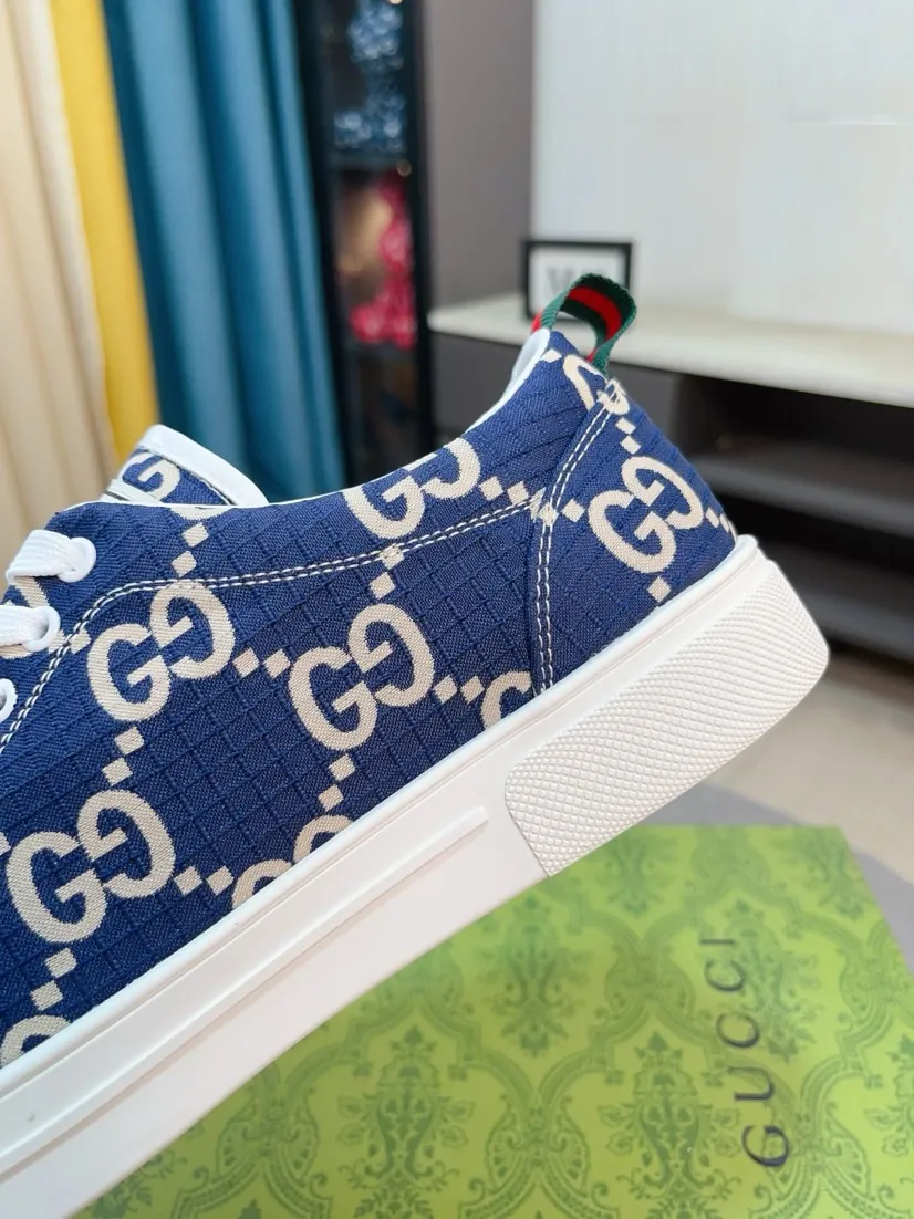 Men's shoes 💰400🌸🌸[GUCCI] Gucci's new spring and summer slip-on loafers with cartoon characters, Fendi F's low-top trendy men's shoes, 😈The upper is made of Italian 🇮🇹 imported sheep suede with Lafayette embroidered leather, full pigskin lining, original rubber non-slip outsole! The style is high-profile and elegant, and the upper is versatile and fashionable. 🇱🇾🇱🇾A large number of ready-made and reposted pictures will be sold! 38-44,